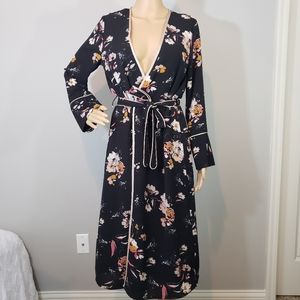 LIKE NEW! SOLITAIRE Floral Long Kimono